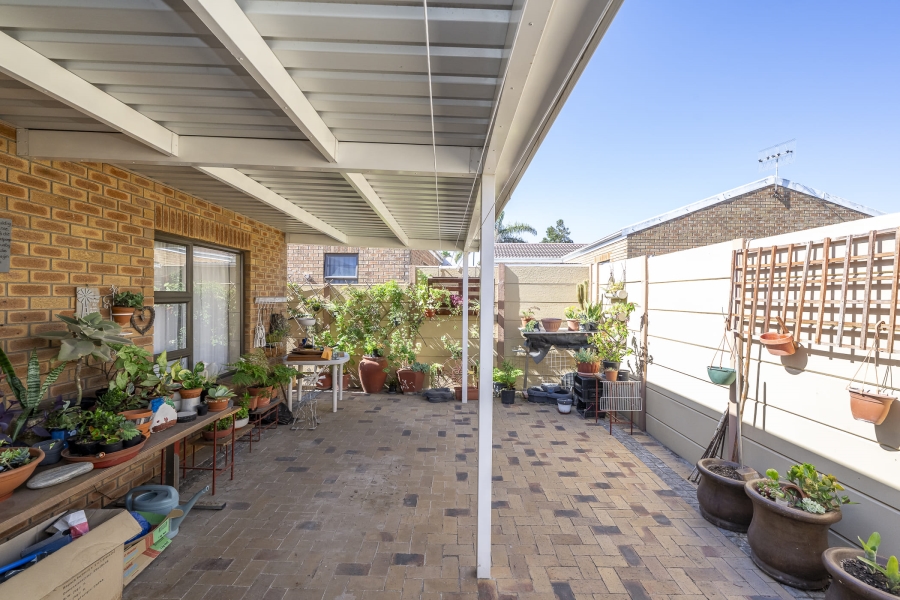 3 Bedroom Property for Sale in De Oude Spruit Western Cape